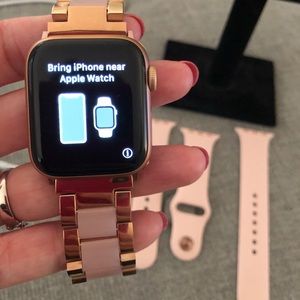 Apple Watch Series 4 Rose Gold w/ Cellular and GPS